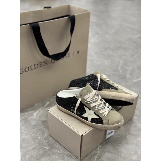 Super-Star Sabot Golden Goose Deluxe Brand 2025 SNERKERS WITH Brown And White Star