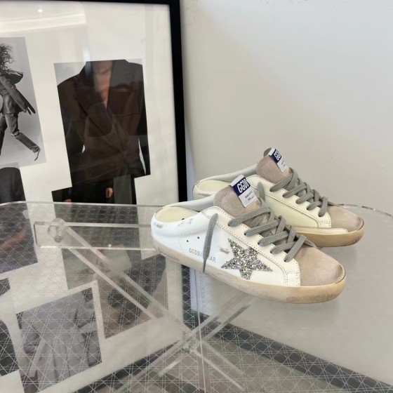 Super-Star Sabot Golden Goose Deluxe Brand 2025 SNERKERS Shimmering Silver Stars